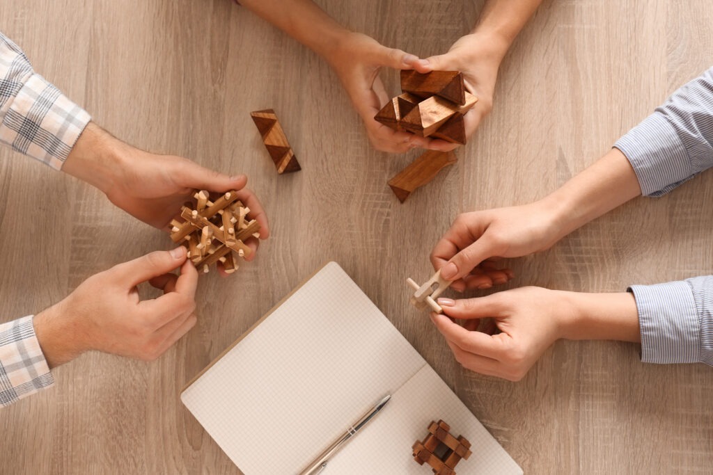 Casse-têtes en bois pour adultes utilisés au bureau